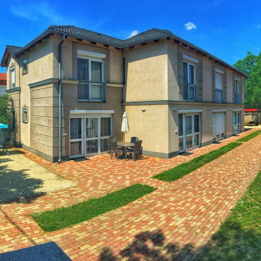 Iris Vendeghaz Apartment Hajduszoboszlo Exterior photo