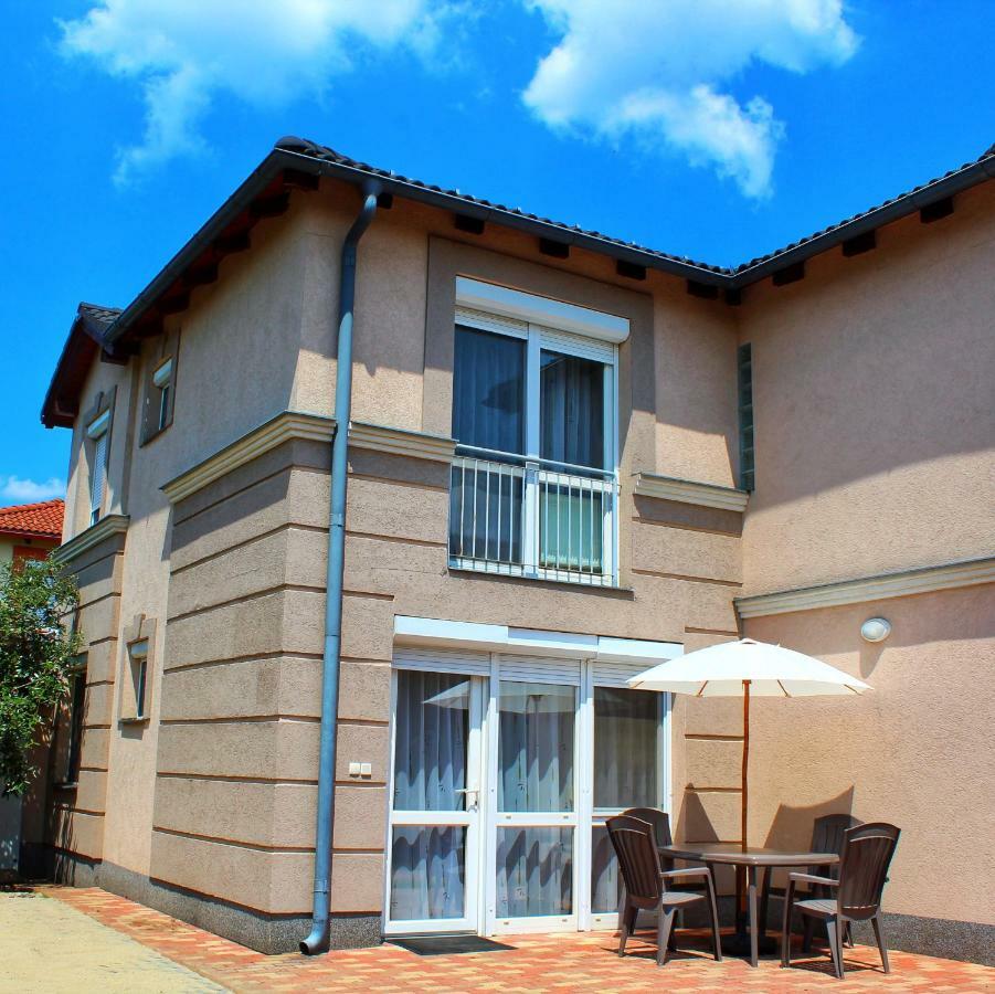 Iris Vendeghaz Apartment Hajduszoboszlo Exterior photo